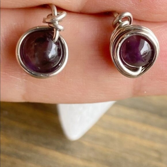 Silver amethyst stud earrings minimalist - Picture 1 of 3